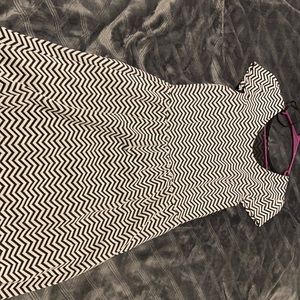Black white pattern dress.
